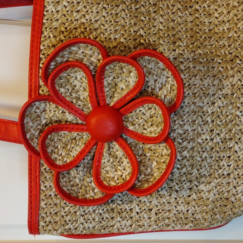 Beautiful wicker tote style purse. - Picture 2 of 8